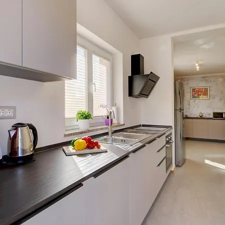 Willa Nata In - Haus Fuer 8 Personen Pula