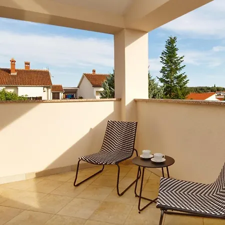 Willa Nata In - Haus Fuer 8 Personen Pula