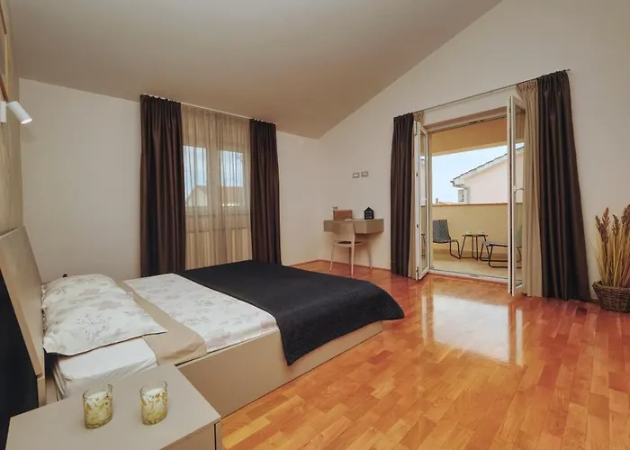 Nata In - Haus Fuer 8 Personen Pula