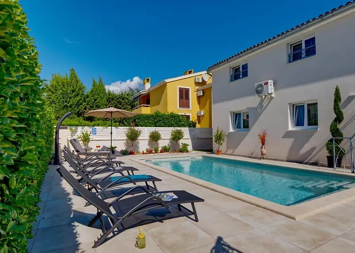 Nata In - Haus Fuer 8 Personen * Pula