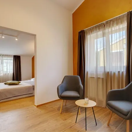 Nata In - Haus Fuer 8-10 Personen Pula