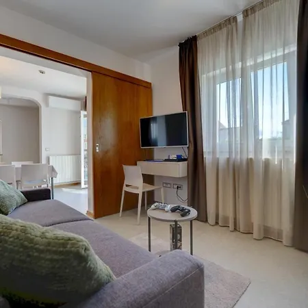 Nata In - Haus Fuer 8-10 Personen Villa Pula