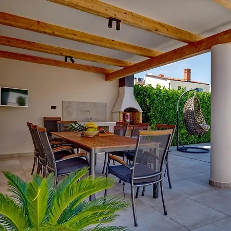 Villa Nata In - Haus Fuer 8-10 Personen Pula
