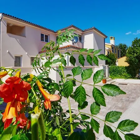 Nata In - Haus Fuer 8 Personen * Pula