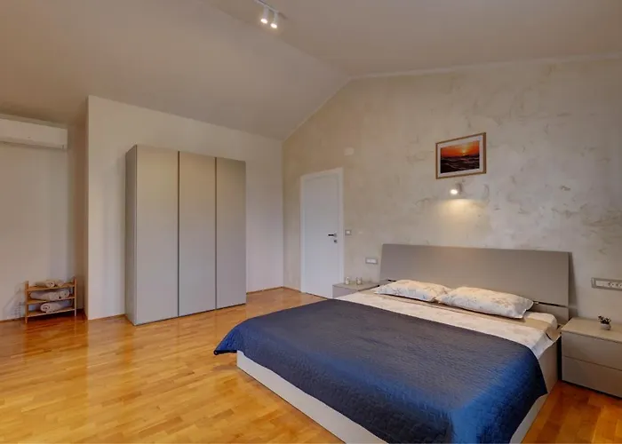 Nata In - Haus Fuer 8 Personen Pula